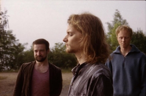 Portrait der drei Bandmitglieder 